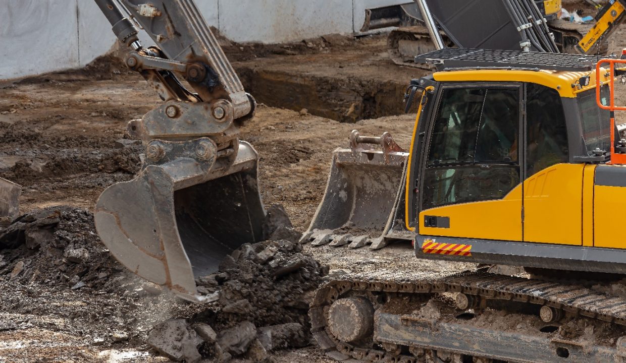 Should You Acquire or Lease Earthmoving Equipment?
